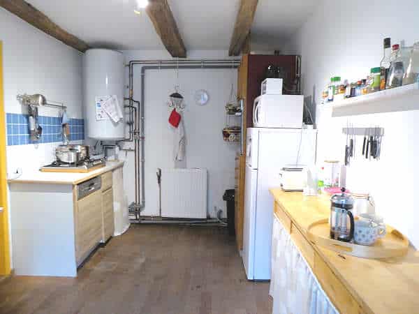 Moderne keuken met alle benodigde apparatuur
